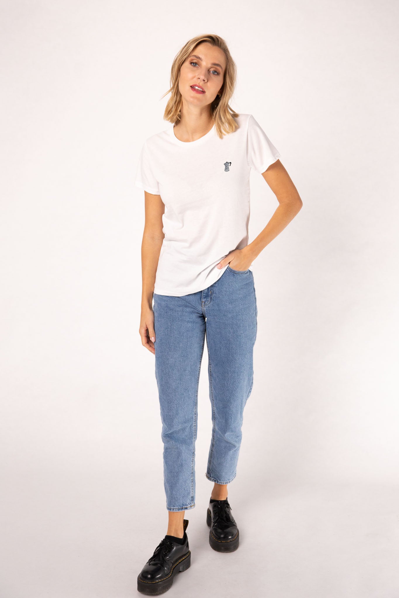 Espressokocher | Besticktes Bio-Baumwoll Frauen T-Shirt