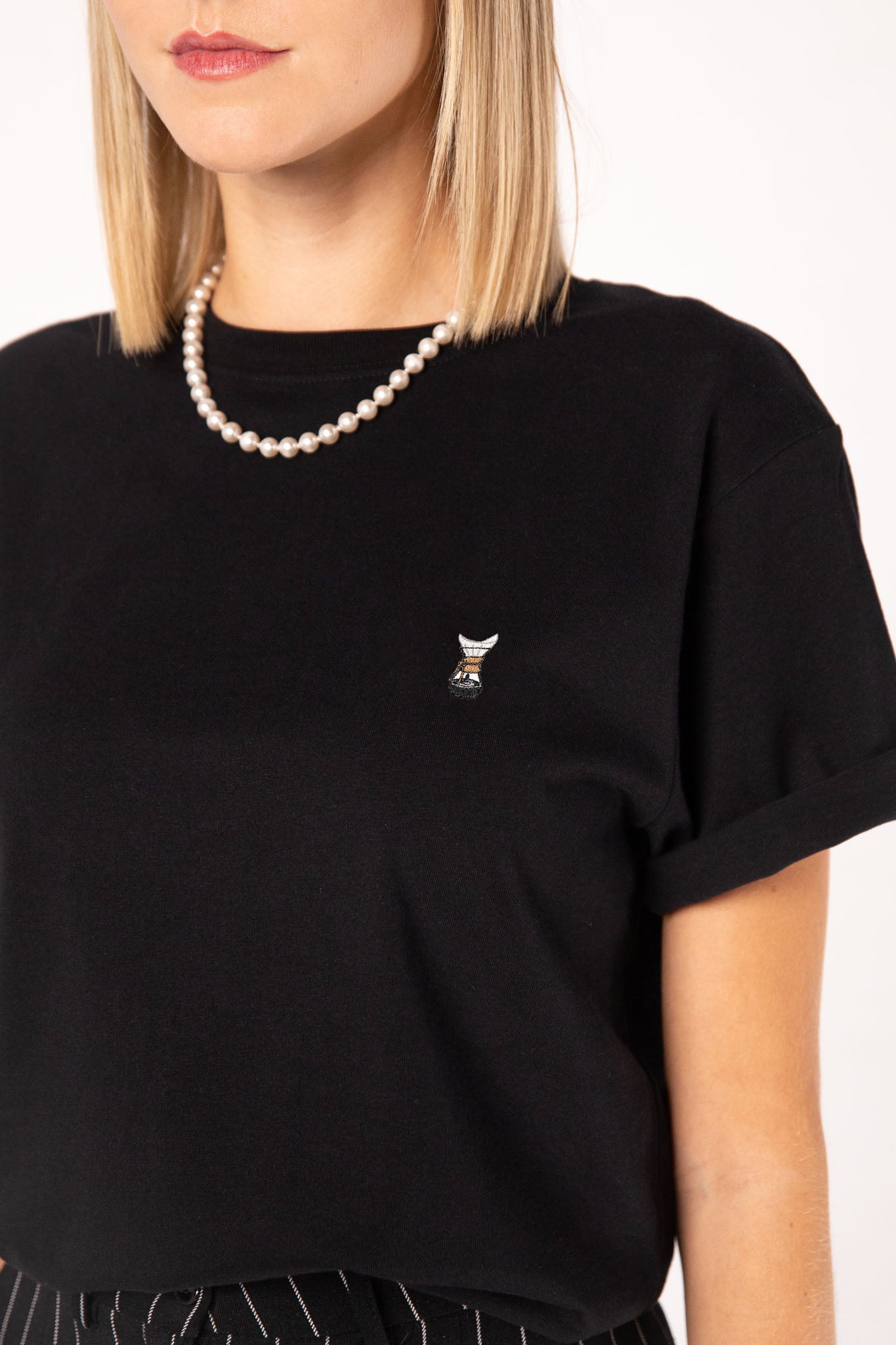 Sophisticated filter | Besticktes Organic Bio Baumwoll Frauen T-Shirt